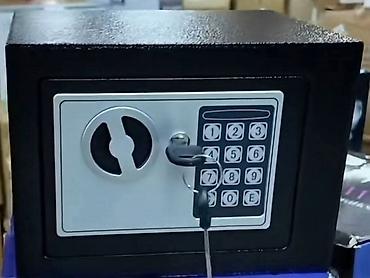 ureznice i nareznice: Elektronski sef sa tastaturom i ključem - Kompaktan sef od čeličnog — 1