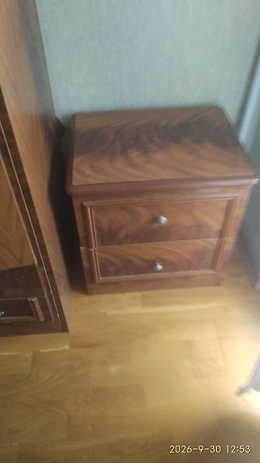 plasdik qapi: Klassik üslubda massiv ağac mebel dəsti - Rəng və material: Tünd qoz — 1