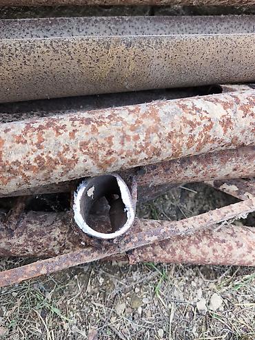 Metal borular: Rusiyanın köhnə qalın torbası satılır. Metresi 5 manatdan — 5