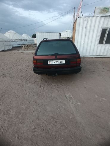 чехол автомашины: Volkswagen Passat Variant: 1991 г., Универсал