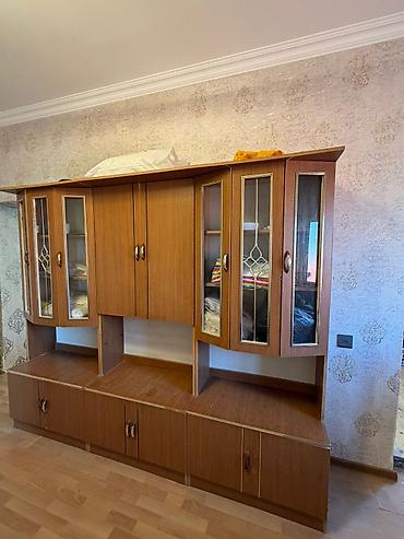 Digər dolablar: Klassik üslubda iri divar dolabı - Material: ağac teksturalı — 3