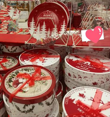 Ostalo: 🌲Idealan poklon🌲
Ukrasna kutija + 4 tanjira
Cena 2.500 din — 11