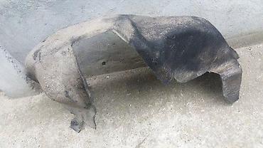 italijanke kokoske: Alfa romeo 147 potkrilo levo ili desno zadnje. Cena se odnosi na — 2