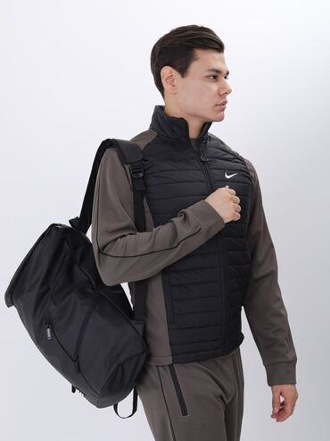 рюкзак черный: Мужской спортивный рюкзак Сделано из качественного водонепроницаемого