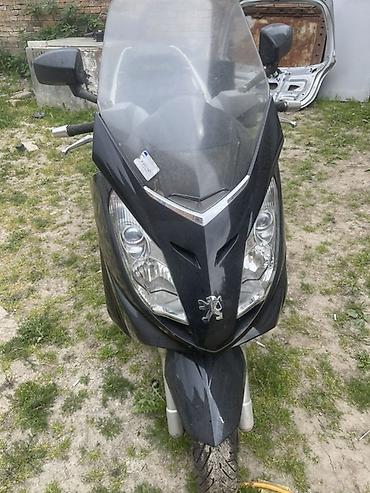 invalidski skuter: Peugeot Satelis skuter – crna boja, veliki gradski maxiskuter. - — 1
