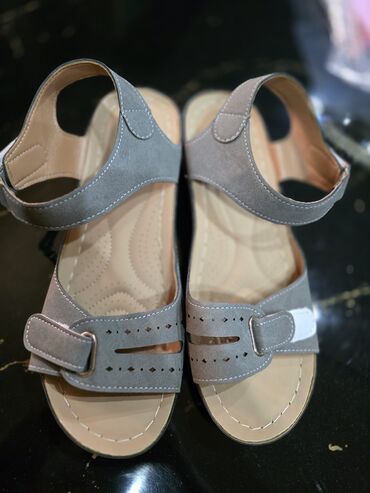 женские сандали adidas adilette: Размер: 40, Новый