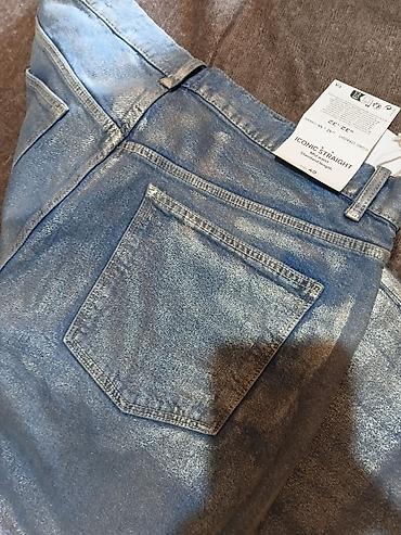 pull and bear belgrade: Muški lot garderobe koji se sastoji od tri komada: - **C&A — 3