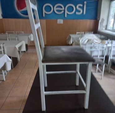 Другое оборудование для кафе, ресторанов: Продам связи переездом б/у столы и стулья для бизнеса(кафе, столовой)