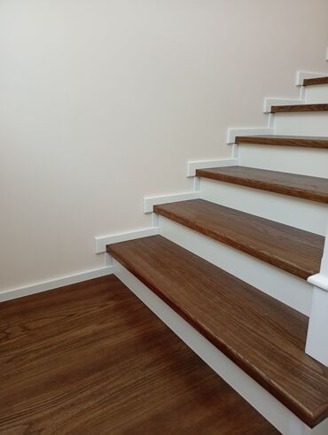 Деревянные лестницы: Деревянная лестница Для дома, Вид дерева: Грецский орех, Форма лестницы: Прямая, Стиль: Классический — 18