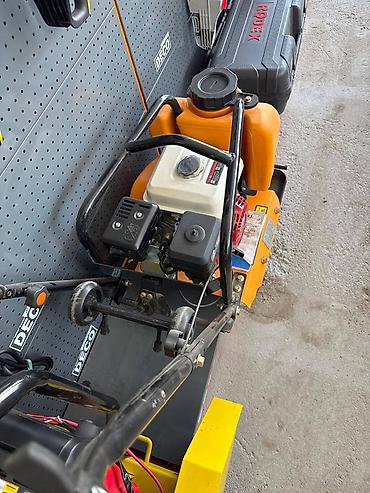Виброплита Tesla Tools HZR90 (бензиновая) - Тип: plate compactor at lalafo.kg Виброплита Tesla Tools HZR90 (бензиновая) - Тип: plate compactor