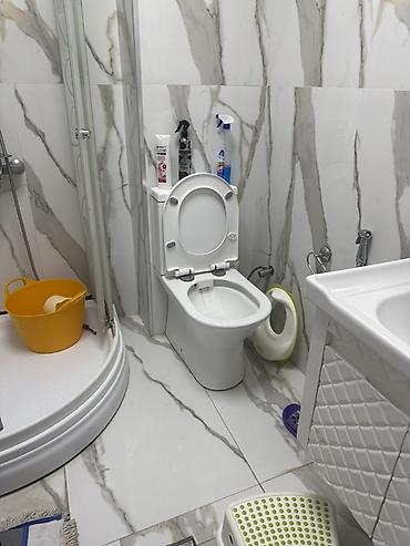 Ev və bağ: Hamam üçün keramika unitaz - Klassik ağ rəng, universal dizayn - — 1