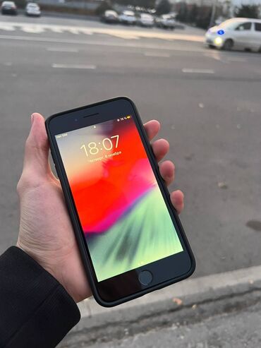 телефон часы с сим картой: IPhone 7 Plus, Колдонулган, 128 ГБ, Кара, Каптама, 100 %
