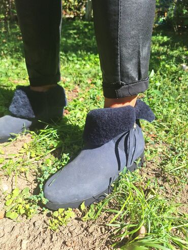 Gležnjače: Ženske kratke čizme – više modela Muške cipele. cena od 30 do 60 — 8