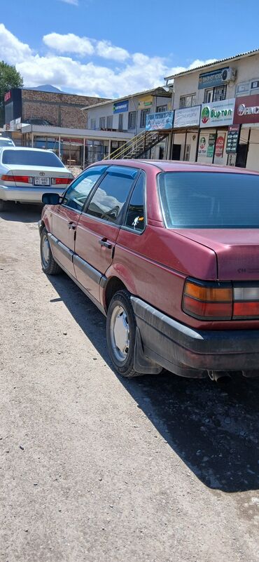 Volkswagen: Volkswagen Passat: 1989 г., 1.8 л, Механика, Бензин, Седан