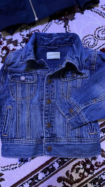 джинсовый комбез: Продам джинсовую куртку от фирмы GAP ростовка 92см