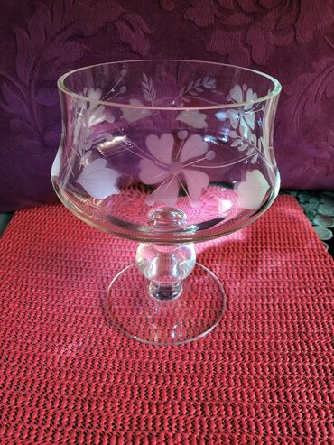 Ostalo posuđe: Casa nova velika kristalna sa gravurom,rucni rad. ceska 70te za na lalafo.rs — 4 Ostalo posuđe: Casa nova velika kristalna sa gravurom,rucni rad. ceska 70te za — 4