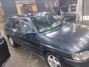 Ford: Форд эскорт 1.6 1997 год 100 мин срочно срочно
