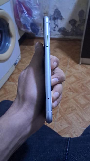 Apple iPhone: IPhone 11, Ağ — 8