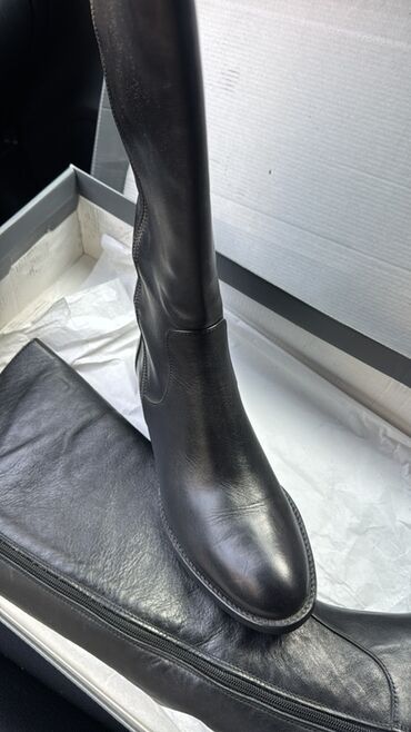 кожанные ботинки: Кожаные высокие сапоги Покупала за 7700 сомов - Классическая модель