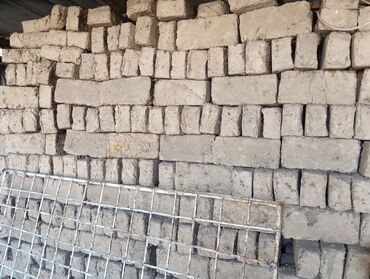 плёнка для клубники: Продам кирпич саманный 
Размер 32см ×15 см 2000шт. по 3с.
Самовывоз