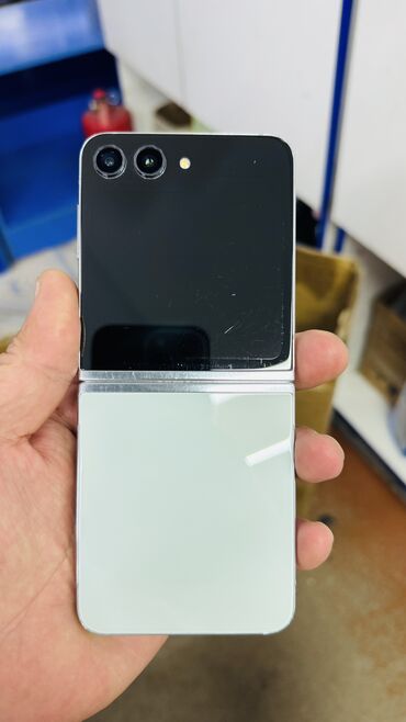 монитор 40 дюймов: Samsung Galaxy Z Flip 5, Б/у