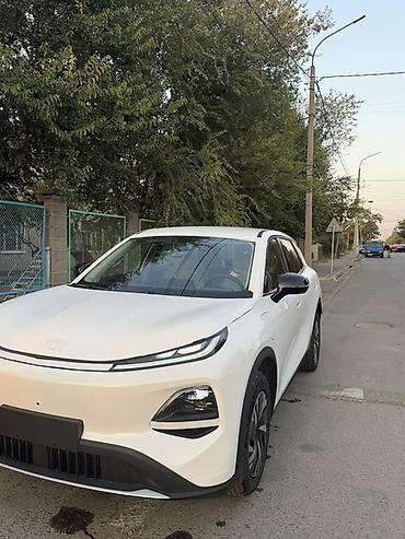 tesla model x: Электромобиль кроссовер, белый кузов, 5 дверей. Современный — 3