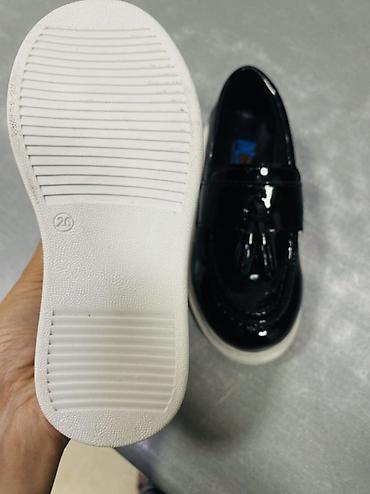qara mokasinlər: Uşaq loafer ayaqqabıları - Rəng: parlaq qara üst, ağ altlıq - Model — 2