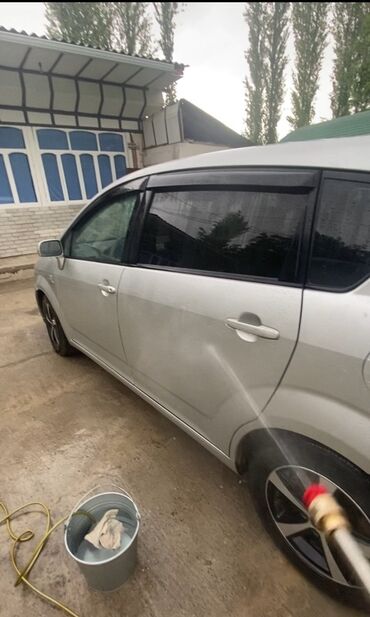 маленькая машина: Toyota Corolla Verso: 2004 г., 2 л, Механика, Дизель, Седан