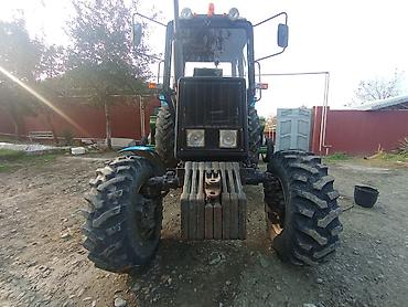 Traktorlar: Belarus MTZ traktoru - Güclü dizel mühərrik, qabaqda balans yükləri — 6