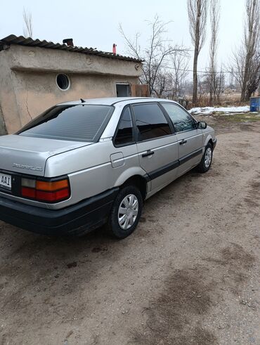 Volkswagen: Volkswagen Passat: 1989 г., 1.8 л, Механика, Бензин, Седан