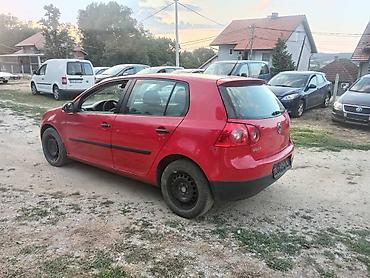 kombi 8 1: Volkswagen Golf V – hečbek, 5 vrata, crvena boja. Motor TDI dizel — 4
