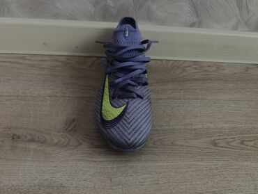 детские бутсы с носком: Футбольная бутса Nike - Модель: серия Mercurial (визуально — тонкий