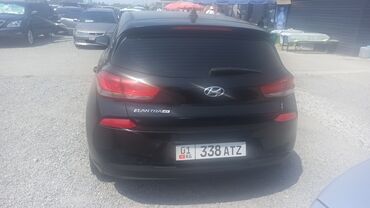 тойота королла кросс бишкек: Черный хэтчбек Hyundai Elantra GT, оснащенный литыми дисками