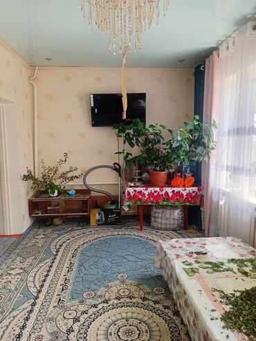сдаю дом или времянку в бишкеке: 🏡 Продаётся уютный 4-комнатный дом с мебелью у озера! 📍 Пристань СМУ