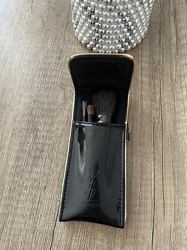 Gözəllik və sağlamlıq: Набор кисточек YSL. Оригинал. Новый. В наборе 3 кисточки: -для румян — 10