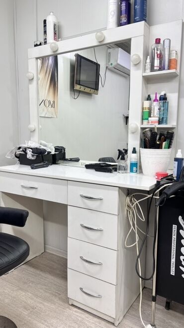 визажный стол с зеркалом: Даараткана үчүн үстөл, Күзгүсү менен, түсү - Ак, ЛДСП