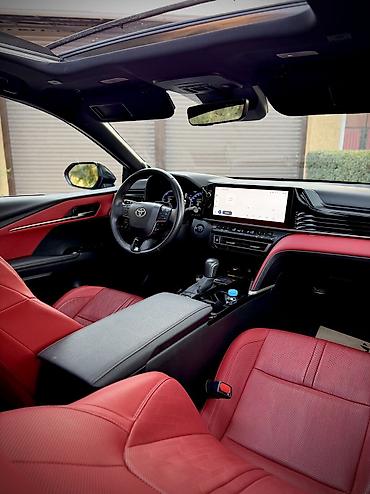 продам дешево: Toyota Camry: 2025 г., 2.5 л, Вариатор, Гибрид, Седан — 10