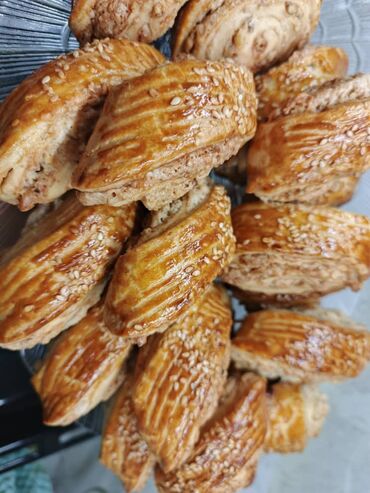 Выпечка, хлебобулочные изделия: Ароматные домашние булочки, приготовленные из мягкого теста, с нежной — 18