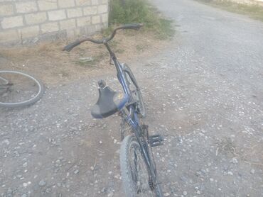 продать велосипед: Mavi rəngli velosiped. Bu velosiped istifadəyə hazırdır. Təkərlərində