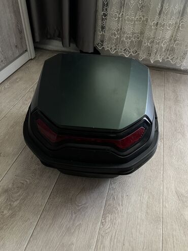 Другие комплектующие багажников на крышу: Продаю кофру для скутера зеленый цвет,новый
Цена 1200