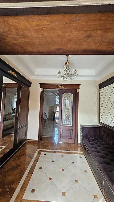 Продажа коттеджей и домов: Классический трехэтажный дом с благоустроенным двором и премиальной — 2