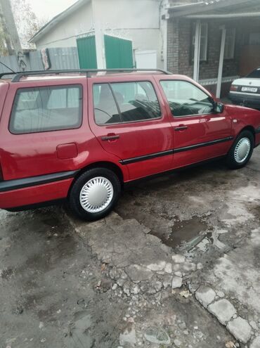 кредит автомобиль: Volkswagen Golf Variant: 1996 г., 1.8 л, Механика, Бензин, Универсал