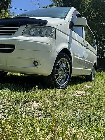 два авто: Volkswagen Multivan: 2004 г., 2.5 л, Механика, Дизель, Минивэн — 1