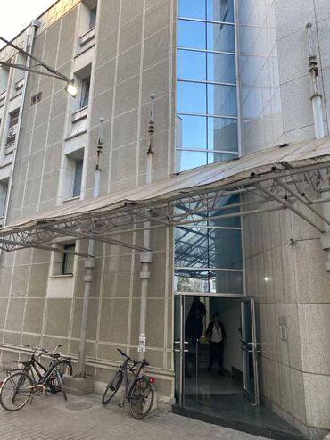 Poslovni prostor: Izdaje se ekskluzivan poslovni prostor 350m2 u poslovnoj zgradi na — 5