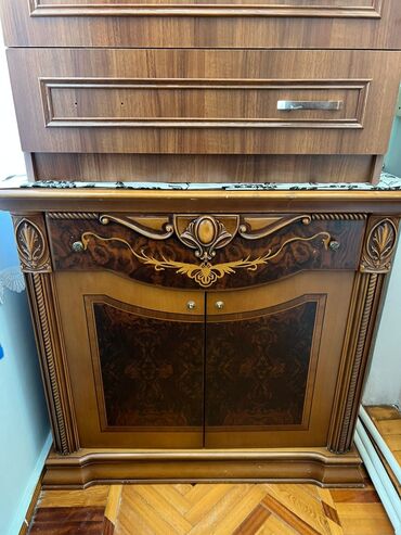 Qonaq otağı dəstləri: İşlənmiş, Rəf, Masa və oturacaqlar, Servant, Kredit yoxdur — 13