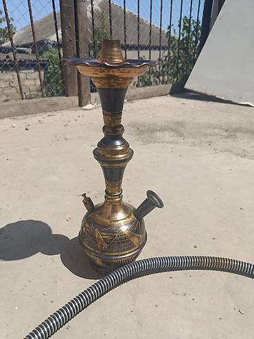sirqa sekilleri: Mis və tünd rəngli metal işləmələrlə hazırlanmış klassik qəlyan — 2