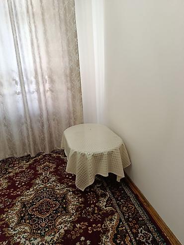 Oval formalı kiçik masa - Forma: oval - Ölçü: təxminən kiçik/orta