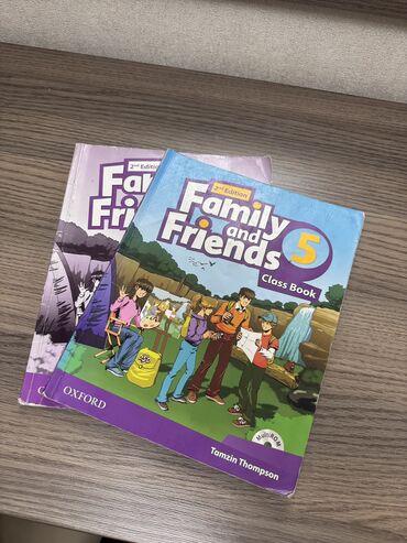 детская книга: Книга по английскому языку Family and friends 5 class book и work