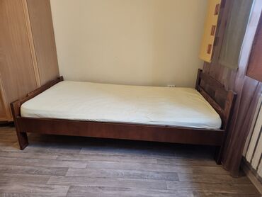 кровать железный: Кровать с прочным деревянным каркасом в темно-коричневом цвете