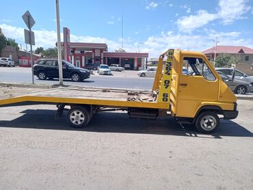 Evakuatorlar: Sarı rəngli evakuator, nəqliyyat vasitələrini daşımaq üçün nəzərdə — 2